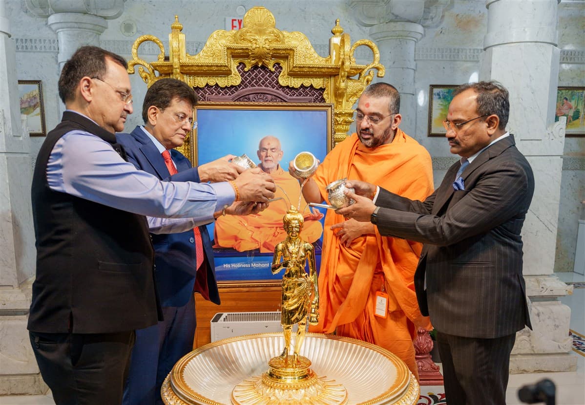 India’s Union Minister Shri Piyush Goyal Visits BAPS Shri Swaminarayan Mandir